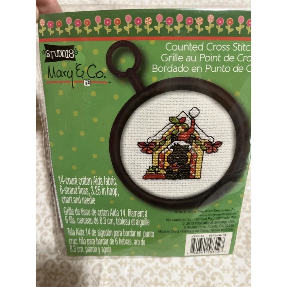 Mary And Co. Cross Stitch Kit Mini , Frame ‎ , Christmas , Dog In Doghouse